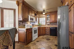 205 N Henry St, Lindale, TX 75771 - Photo 10