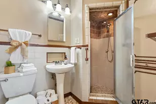 205 N Henry St, Lindale, TX 75771 - Photo 22