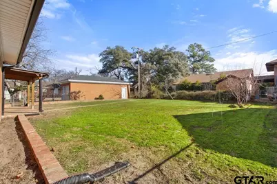 205 N Henry St, Lindale, TX 75771 - Photo 32