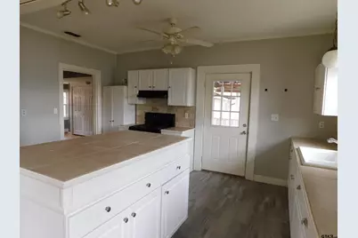 201 N Henry, Lindale, TX 75771 - Photo 6