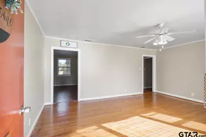 201 Woodbine, Palestine, TX 75803 - Photo 4