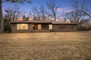1304 E Main St, Whitehouse, TX 75791 - Photo 1