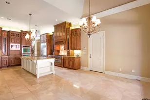 6805 Castle Pines Ct, Tyler, TX 75703 - Photo 8