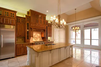 6805 Castle Pines Ct, Tyler, TX 75703 - Photo 10