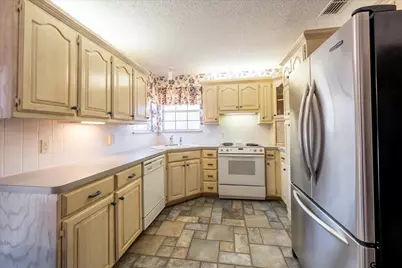 601 Kickapoo St, Chandler, TX 75758 - Photo 10