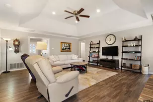 704 Becky Dr, Tyler, TX 75703 - Photo 4