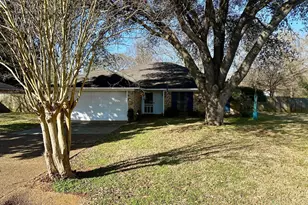 708 Quail Ln, Whitehouse, TX 75791 - Photo 1