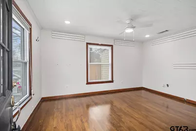 304 N Main, Lindale, TX 75771 - Photo 4