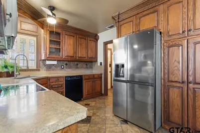 205 N Henry St, Lindale, TX 75771 - Photo 14