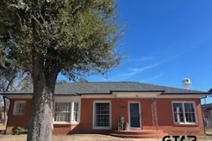 205 N Henry St, Lindale, TX 75771 - Photo 1