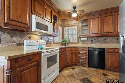 205 N Henry St, Lindale, TX 75771 - Photo 12
