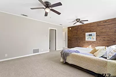 205 N Henry St, Lindale, TX 75771 - Photo 16