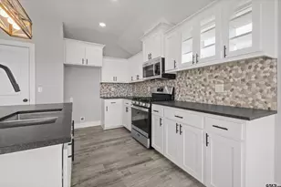 16529 Crossing Cir, Lindale, TX 75771 - Photo 10