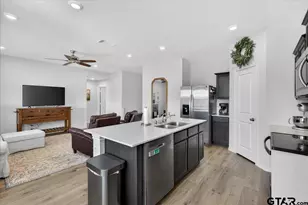 1203 Hidden Vly Dr, Chandler, TX 75758 - Photo 10