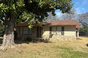 137 Ash St, Pittsburg, TX 75686 - Photo 1