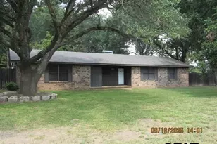1307 E Main St, Whitehouse, TX 75791 - Photo 1