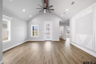 300 S Roden Ln, Gladewater, TX 75647 - Photo 8