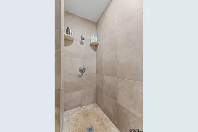 319 E 1st Street, Tyler, TX 75701 - Photo 18