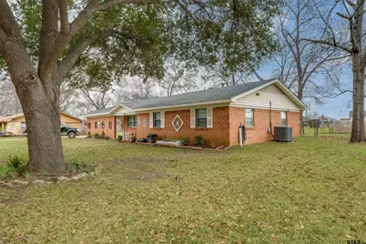 308 Shamrock Dr, Palestine, TX 75803 - Photo 2