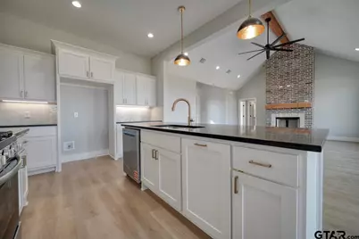 636 Prince Ln, Tyler, TX 75704 - Photo 10