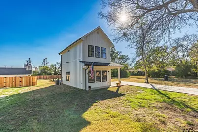 222 E Middle Street, Sulphur Springs, TX 75482 - Photo 2