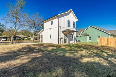 222 E Middle Street, Sulphur Springs, TX 75482 - Photo 4