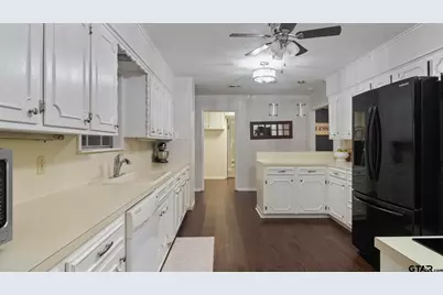 2829 Yorktown Drive, Tyler, TX 75701 - Photo 14