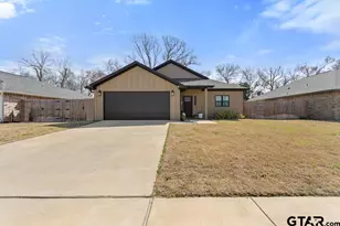 17110 Crossing Cir, Lindale, TX 75771 - Photo 2