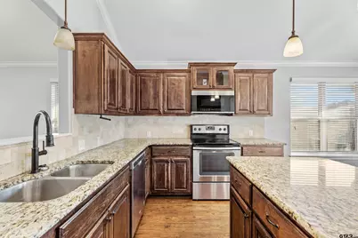 806 James Ct, Chandler, TX 75758 - Photo 6