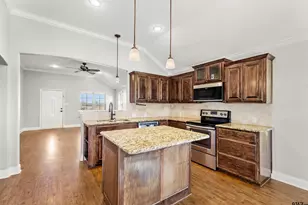 806 James Ct, Chandler, TX 75758 - Photo 8