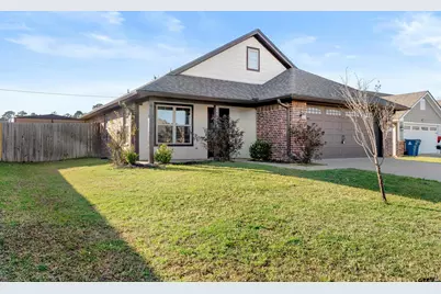 806 James Ct, Chandler, TX 75758 - Photo 2