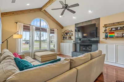 404 Corrigan Trails Blvd, Lindale, TX 75771 - Photo 4