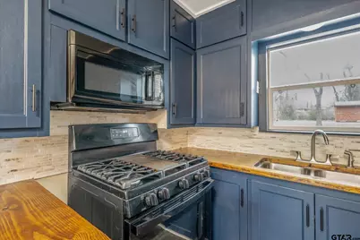 501 S Railroad St, Troup, TX 75789 - Photo 8