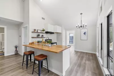 121 Candlelight Cv, Holly Lake Ranch, TX 75765 - Photo 2