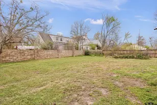 506 E Bryant St, Troup, TX 75789 - Photo 16