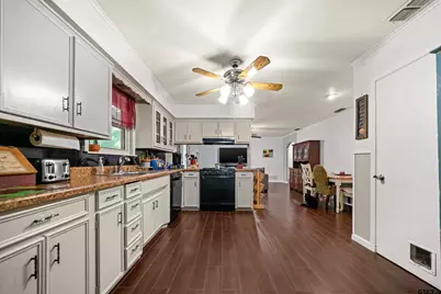 221 N Dayton St, Tyler, TX 75702 - Photo 18