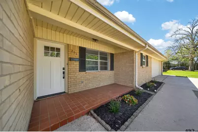 203 W Tena, Jacksonville, TX 75766 - Photo 2