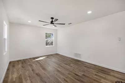 2000 W Oakwood St, Tyler, TX 75702 - Photo 6