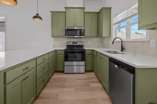 7902 Greenhill Drive, Tyler, TX 75703 - Photo 10