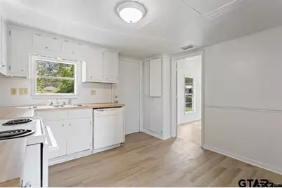 210 Cooper, Lindale, TX 75771 - Photo 10