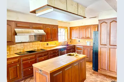 609 Hickory, Hughes Springs, TX 75656 - Photo 6