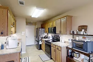 5401 Hollytree Dr, Tyler, TX 75703 - Photo 8