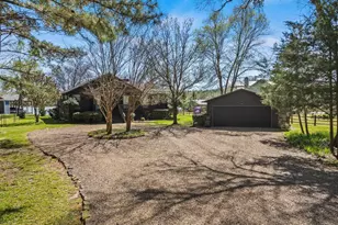601 W Eagle Point Dr, Mt Vernon, TX 75457 - Photo 2