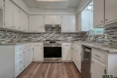 210 Canyon Dr, Hideaway, TX 75771 - Photo 10