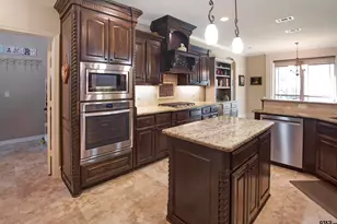 8529 Castleton Way, Tyler, TX 75703 - Photo 8