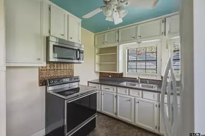 713 Highland Dr, Palestine, TX 75801 - Photo 8