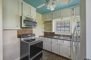 713 Highland Dr, Palestine, TX 75801 - Photo 8