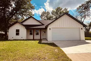 1002 E Main St, Whitehouse, TX 75791 - Photo 1