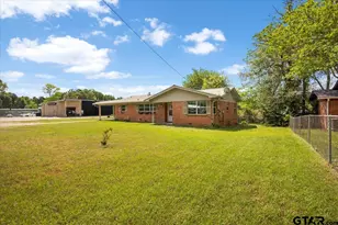 1602 W Duval St, Troup, TX 75789 - Photo 2