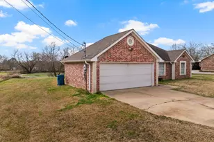 2927 Old Paris Rd, Mt Pleasant, TX 75455 - Photo 2